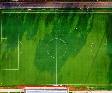 تصميم وإنشاء الملاعب الرياضية بالعشب الطبيعي