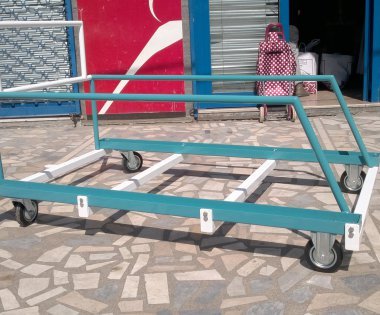 عربة نقل الحواجز