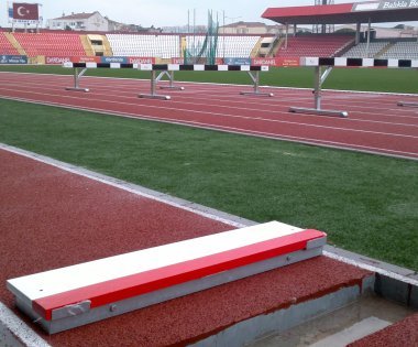 لوحة الارتقاء للوثب الطويل والثلاثي
